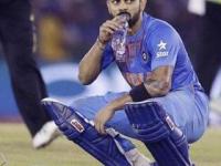 विराट कोहली पितो फ्रान्सचं पाणी, सेलिब्रेटींकडून एका बाटलीवर 36 हजार रुपयांचा खर्च - Marathi News | Virat Kohli drinks a bottle of France's water, celebrities, and spend 36 thousand rupees on a bottle | Latest other-sports Photos at Lokmat.com