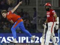 आमलाच्या शतकावर गुजरात पडले भारी - Marathi News | Amalal Gujarat has a huge fortune | Latest other-sports Photos at Lokmat.com