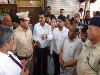 श्रीकांत शिंदेंनी केला डोंबिवली स्थानकातील मटका अड्ड्याचा भांडाफोड - Marathi News | Srikant Shindanei took out the spoilsport in Dombivli station | Latest maharashtra Photos at Lokmat.com