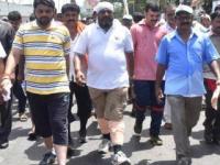 आत्मक्लेश यात्रेदरम्यान राजू शेट्टींच्या मुलाला भोवळ - Marathi News | During the self-pilgrimage yatra, the son of Raju Shetty | Latest maharashtra Photos at Lokmat.com