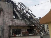 VIDEO - नाशिकमध्ये घरावर मोबाईल टॉवर कोसळले