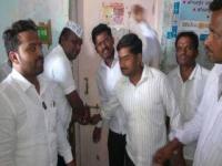 शेतकरी संप : सरकारी कार्यालयांना टाळेठोक आंदोलन - Marathi News | Farmer's closure: Opposition movement to government offices | Latest maharashtra Photos at Lokmat.com