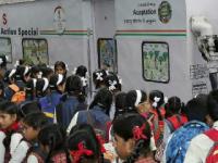 रायगड - ‘सायन्स एक्स्प्रेस’ला पाहाण्यासाठी विद्यार्थ्यांची गर्दी - Marathi News | Raigad - Students' crowd to see 'Science Express' | Latest maharashtra Photos at Lokmat.com