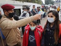 'या' ठिकाणी कोरोना पसरण्याचा धोका सर्वाधिक, 'व्हायरस वॉच स्टडी'तून खुलासा - Marathi News | Know these risky activities who prone to expose you easily with covid-19 finds study save your famil | Latest national Photos at Lokmat.com