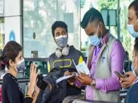 Omicron : ओमायक्रॉनमुळे भारतात येणार तिसरी लाट; तज्ज्ञ म्हणाले, 'दररोज 1.8 लाखापर्यंत कोरोनाचे रुग्ण आढळण्याची शक्यता' - Marathi News | Omicron: Third wave in India may peak in February, predicts study | Latest national Photos at Lokmat.com