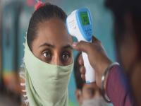 Coronavirus: ओमायक्रॉन संक्रमण झालंय की नाही?; शरीरात सर्वात पहिलं दिसतं 'हे' लक्षण - Marathi News | Corona virus: What are the symptoms of Omicron infection? | Latest health Photos at Lokmat.com