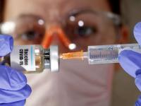 Oxford Vaccine on Coronavirus: कोरोनावरची लस सुरक्षित, पण 'हे' साईड इफेक्ट्सही दिसले! - Marathi News | Coronavirus oxford vaccine shows positive results but there are some side effects | Latest international Photos at Lokmat.com