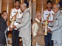 राष्ट्रपती रामनाथ कोविंद यांच्या हस्ते पद्म पुरस्कारांचं वितरण - Marathi News | Distribution of Padma Awards by President Ramnath Kovind | Latest mumbai Photos at Lokmat.com