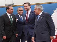 मध्यस्थाच्या भूमिकेतून पाकिस्तानला डच्चू, ट्रम्प यांनी इराणला थेट लावला फोन, पुतीनसोबतही केली चर्चा   - Marathi News | Pakistan is being used as a mediator, Trump directly called Iran, also held talks with Putin | Latest international News at Lokmat.com