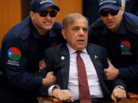 पाकिस्तानात खळबळ! पंतप्रधान शहबाज शरीफ यांना अटक होणार?; जारी झाला अरेस्ट वॉरंट - Marathi News | Republic of Balochistan issues arrest warrant of Pakistan's PM Shehbaz Sharif over violation of Balochistan's visa rules | Latest international News at Lokmat.com