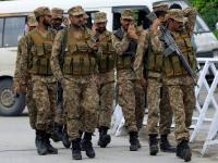 पाकिस्तानचा दुहेरी डाव! US-इराण शांतता चर्चा निष्फळ ठरताच १३००० सैनिक सौदीत पाठवले, कारण काय? - Marathi News | Pakistan double game! After US-Iran peace talks failed, 13,000 soldiers were sent to Saudi Arabia, why? | Latest international News at Lokmat.com