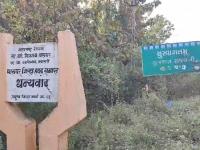 महाराष्ट्रातील सीमेवरील गावात गुजरातची घुसखोरी; सीमांकन हळूहळू वाढवत असल्याचा स्थानिकांचा दावा - Marathi News | Gujarat intrusion into Maharashtra border village of Vevji in Palghar; Locals claim that demarcation is being gradually extended | Latest maharashtra News at Lokmat.com महाराष्ट्रातील सीमेवरील गावात गुजरातची घुसखोरी; सीमांकन हळूहळू वाढवत असल्याचा स्थानिकांचा दावा - Marathi News | Gujarat intrusion into Maharashtra border village of Vevji in Palghar; Locals claim that demarcation is being gradually extended | Latest maharashtra News at Lokmat.com