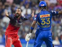 IPLमध्ये भाऊबंदकी, पांड्या बंधूंमध्ये बेबनाव? MI Vs RCB लढतीत दिसलं असं दृश्य, चाहत्यांना धक्का - Marathi News | Brotherly rivalry in IPL, discord between Pandya brothers? This scene seen in MI Vs RCB match, shocks fans | Latest cricket News at Lokmat.com