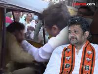 मुंबईत भाजप आमदाराचा राडा; चुकीच्या दिशेने येणाऱ्या रिक्षाचालकाला भररस्त्यात कानाखाली मारली; व्हिडिओ व्हायरल - Marathi News | BJP MLA Parag Shah created ruckus in Mumba He slapped an auto rickshaw driver on the street for driving in the wrong direction video viral | Latest mumbai News at Lokmat.com