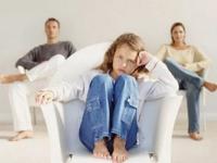 पालकांनो लक्ष द्या! तुमच्या या सवयींमुळे मुलांचं भविष्य येऊ शकतं धोक्यात - Marathi News | Lifestyle these parenting mistakes have negative impact on children | Latest relationship Photos at Lokmat.com