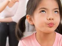 लहान मुलांसमोर वागताना घ्यायला हवी 'ही' काळजी, मुलांसमोर बोलताना झालेली चूक पडेल महाग - Marathi News | parenting tips, how to talk with children, remember 'these' rules | Latest sakhi Photos at Lokmat.com