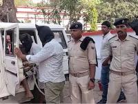 कस्टम ऑफिसर बनून फिल्मी स्टाईलने १५ किलो सोन्याची लूट; दीड वर्ष रेकी, रचला भयंकर कट - Marathi News | patna trader carrying 15kg gold robbed fake custom officers 3 arrested | Latest crime News at Lokmat.com कस्टम ऑफिसर बनून फिल्मी स्टाईलने १५ किलो सोन्याची लूट; दीड वर्ष रेकी, रचला भयंकर कट - Marathi News | patna trader carrying 15kg gold robbed fake custom officers 3 arrested | Latest crime News at Lokmat.com