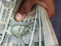 सरकारी कर्मचाऱ्यांची किमान पगार ₹७२,००० होणार? कोणी केली मागणी? सरकारच्या निर्णयाकडे लक्ष... - Marathi News | 8th Pay Commission: Will the minimum salary of government employees be ₹72,000? Who demanded it? Attention to the government's decision | Latest business News at Lokmat.com