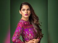 PHOTOS : गुलाबी रंगाच्या ड्रेसमध्ये प्रिया बापट दिसली फर्स्ट क्लास! - Marathi News | PHOTOS: Priya Bapat looking stunning in a pink dress! | Latest filmy Photos at Lokmat.com