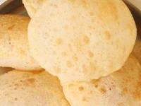 गार झाल्यावरही टम्म फुगलेल्याच राहतील पुऱ्या! पाहा ५ टिप्स - मस्त पुऱ्या डब्यात द्या, सावकाश खा... - Marathi News | How To Make Soft & Fluffy Puri how to make crispy and puffy puri perfect puri making method tricks for puffed puris | Latest sakhi Photos at Lokmat.com