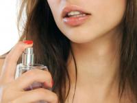 तरूणींना 'असा' परफ्यूम वापरणारे तरूण आवडतात, तुम्ही सुद्धा 'तेच' वापरता की वेगळं? - Marathi News | Which are the best male perfumes to attract females? | Latest beauty Photos at Lokmat.com