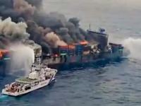 Persian Gulf Tension: समुद्रात पुन्हा रक्ताची होळी? कतारच्या किनाऱ्याजवळ ब्रिटनच्या जहाजावर क्षेपणास्त्र हल्ला - Marathi News | Persian Gulf Tension: Another bloodbath at sea? Missile attack on British ship near Qatar coast | Latest international News at Lokmat.com Persian Gulf Tension: समुद्रात पुन्हा रक्ताची होळी? कतारच्या किनाऱ्याजवळ ब्रिटनच्या जहाजावर क्षेपणास्त्र हल्ला - Marathi News | Persian Gulf Tension: Another bloodbath at sea? Missile attack on British ship near Qatar coast | Latest international News at Lokmat.com