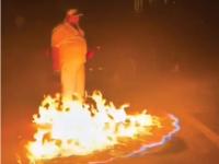 वाढदिवसासाठी Reel तयार करण्याच्या नादात युवकाने भलताच उद्योग केला; शेवटी हातात पडल्या बेड्या - Marathi News | Police have arrested a boy in the Goregaon area for creating a birthday reel by pouring petrol on the road and setting it on fire | Latest mumbai News at Lokmat.com