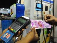 पाकिस्तानमध्ये पेट्रोलच्या दरात 10 तर नेपाळमध्ये 11 रुपयांनी घट, भारतात अजूनही 106 रुपयांपर्यंत! - Marathi News | pakistan nepal bhutan india petrol prices diesel comparison | Latest business Photos at Lokmat.com