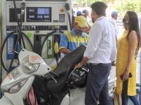 निवडणूक संपताच पेट्रोल-डिझेल महागणार? केंद्र सरकारनं दिलं मोठं स्पष्टीकरण! काय होणार? - Marathi News | Will petrol and diesel become more expensive as soon as the elections are over The central government has given a big explanation What will happen | Latest national News at Lokmat.com