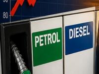 Crude Oil Price Today: कच्च्या तेलाच्या किमतीत मोठी वाढ: इराणच्या UAE वरील हल्ल्यानंतर ब्रेंट क्रूड $११४ पार; जाणून घ्या पेट्रोल-डिझेलचे दर - Marathi News | Crude Oil Price Today 5 may 2026 Big increase in crude oil prices Brent crude crosses 114 dollar after Iran attack on UAE Know petrol diesel prices | Latest business News at Lokmat.com