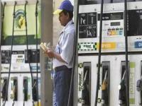 Petrol Diesel: देशात पेट्रोल-डिझेलचे दर कमी होणार?; भारतानं रशियासमोर ठेवली एक मोठी अट - Marathi News | Petrol Diesel: Will petrol-diesel prices be reduced in the country ?; India trying to convince russia to sell its oil less than 70 dollar per barrel | Latest business Photos at Lokmat.com