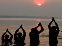 सर्व पितृ मोक्ष अमावस्येला सर्व पितरांचे एकत्र घालू शकता श्राद्ध - Marathi News | All patriarchs can combine all the ancestors to the new moon | Latest national Photos at Lokmat.com