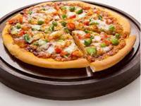 ब्रँडेड पिझ्झा खाण्यासाठी चांगलेच पैसे मोजत असाल पण हा पिझ्झा मुळात होता गरिबांचा... - Marathi News | story behind origin of pizza in italy | Latest food Photos at Lokmat.com