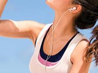 सावधान! प्लास्टिकच्या बॉटलमधून पाणी पिताय?; कॅन्सरसह 'या' आजारांचा धोका, आताच बदला सवय - Marathi News | still drinking water from old plastic bottle slow danger may be creeping closer | Latest sakhi News at Lokmat.com