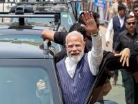 आधी दिला इंधन बचतीचा संदेश; आता पीएम मोदींनी स्वतःच्या ताफ्यातील वाहने कमी केली - Marathi News | PM Modi Orders Cut In Convoy Size, Calls For More EVs in convoy | Latest national News at Lokmat.com