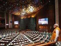 पंतप्रधान नरेंद्र मोदी अचानक पोहोचले नव्या संसद भवनात, केली पाहणी, कामगारांशी साधला संवाद, पाहा खास फोटो - Marathi News | Prime Minister Narendra Modi Surprise visit at New Parliament Building, inspected, interacted with workers, see special photo | Latest national Photos at Lokmat.com