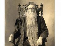 हौस पडली महागात, स्वतःचीच दाढी जीवघेणी ठरली - Marathi News | Man who died tripping his own beard in austria myb | Latest jarahatke Photos at Lokmat.com