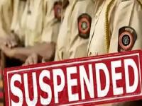 तक्रारदारासोबत गैरवर्तन, २ पोलिस अधिकारी निलंबित - Marathi News | Misbehavior with complainant, 2 police officers suspended | Latest mumbai News at Lokmat.com