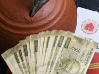 आयुष्याचं ‘सुरक्षा चक्र' आहेत या ३ स्कीम्स, कठीण काळात साथ; कमी कमाई असणारेही करू शकतात गुंतवणूक - Marathi News | These 3 schemes are the safety net of life support in difficult times even those with low income can invest | Latest business Photos at Lokmat.com