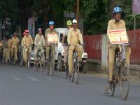 शहरात अवतरलेल्या ७५ सायकलस्वार पोस्टमनच्या ‘राईड’ने नाशिककरांचे वेधले लक्ष - Marathi News | Navyakarkar's focus on 75 cyclists in the city, Postman's 'Ride' | Latest nashik Photos at Lokmat.com