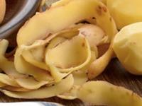 बटाट्याची सालं कचरा समजून फेकता? चेहरा उजळवून टाकणारा उपाय-आरोग्यासाठीही अत्यंत फायदेशीर - Marathi News | how to use potato peels healthy benefits using skin care and dark circle issue home remedies | Latest sakhi Photos at Lokmat.com