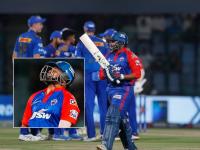 टीम इंडियात स्थान न मिळाल्याने 'नाराज' पृथ्वीचा IPL मध्ये फ्लॉप शो; ६ मॅचमध्ये केल्या ४७ धावा - Marathi News | Delhi Capitals player Prithvi Shaw's flop show continues in IPL 2023 as he has scored just 47 runs in 6 matches | Latest cricket Photos at Lokmat.com