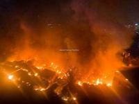 Fashion Street Market Fire: पुण्याच्या फॅशन स्ट्रीटच्या धगधगत्या ज्वाळा; पहा कॅम्पमधील अग्नितांडवाचे भयावह फोटो... - Marathi News | Pune's Fashion Street Market Fire in Camp Area; see in photo's | Latest pune Photos at Lokmat.com