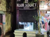 पुण्यात भरवर्दळीत सलूनमध्ये घुसून गोळीबार; दोघे जखमी - Marathi News | Shooting breaks out at busy salon in Pune; two injured | Latest pune News at Lokmat.com