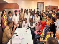 न्यायालयाचा दणका! महिलांना मारहाण व शिवीगाळ केल्याप्रकरणी पुणे पोलिसांवर गुन्हा दाखल करण्याचे आदेश - Marathi News | Court orders registration of case against Pune Police for assaulting and abusing women | Latest pune News at Lokmat.com