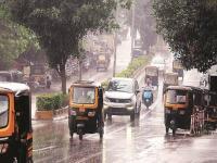 उकाड्याने हैराण पुण्यात अचानक पावसाचा वर्षाव; स्वारगेट, शास्त्री रोड परिसरात मध्यम सरी - Marathi News | Sudden rains in Pune due to heatwave; Moderate showers in Swargate, Shastri Road areas | Latest pune News at Lokmat.com