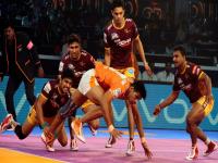 Pro Kabaddi- अटीतटीच्या लढाईत पुण्याची उत्तर प्रदेशवर मात - Marathi News | Pro Kabaddi - Get rid of Uttar Pradesh on Pune Warriors | Latest kabaddi Photos at Lokmat.com