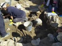 जमिनीत सापडलं सोन्याचं घबाड! ३२०० वर्ष जुना खजिना पाहून पुरातत्वशास्त्रज्ञ चक्रावले - Marathi News | archaeologists uncovered a golden tomb during excavations in armenia | Latest international Photos at Lokmat.com