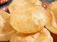 टम्म फुगलेल्या- मऊ पुऱ्या करा, पिठात कालवा १ गोष्ट- पुऱ्या जराही तेलकट- कडक होणार नाही - Marathi News | How to make perfectly puffed puris without turning oily Secret ingredient for soft and fluffy puris Best method to keep puris soft for long time | Latest sakhi Photos at Lokmat.com