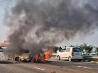 भयंकर! पूर्वांचल एक्स्प्रेस-वेवर भीषण अपघात; कॉन्स्टेबलच्या कुटुंबातील ५ जणांचा होरपळून मृत्यू - Marathi News | purvanchal expressway accident five burned alive car cng tank caught fire barabanki | Latest national News at Lokmat.com भयंकर! पूर्वांचल एक्स्प्रेस-वेवर भीषण अपघात; कॉन्स्टेबलच्या कुटुंबातील ५ जणांचा होरपळून मृत्यू - Marathi News | purvanchal expressway accident five burned alive car cng tank caught fire barabanki | Latest national News at Lokmat.com